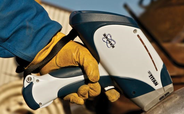Thi&ecirc;́t bị quang ph&ocirc;̉ XRF c&acirc;̀m tay đa dụng
