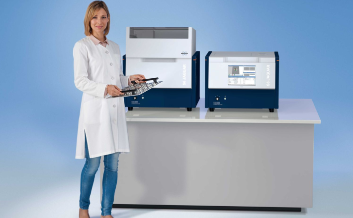 H&ecirc;̣ th&ocirc;́ng quang ph&ocirc;̉ XRF tán xạ bước sóng đ&ecirc;̉ bàn