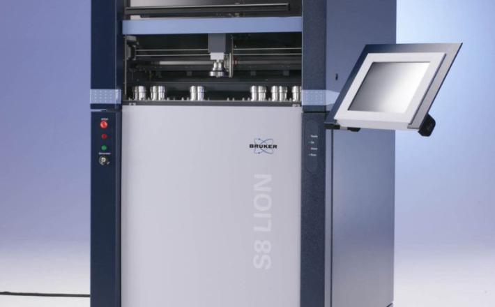 H&ecirc;̣ th&ocirc;́ng quang ph&ocirc;̉ XRF tán xạ bước sóng cao c&acirc;́p