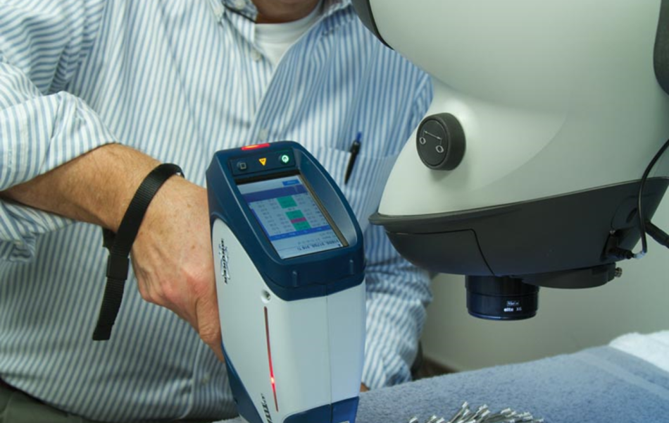 Thi&ecirc;́t bị quang ph&ocirc;̉ XRF c&acirc;̀m tay ph&acirc;n tích thành ph&acirc;̀n kim loại