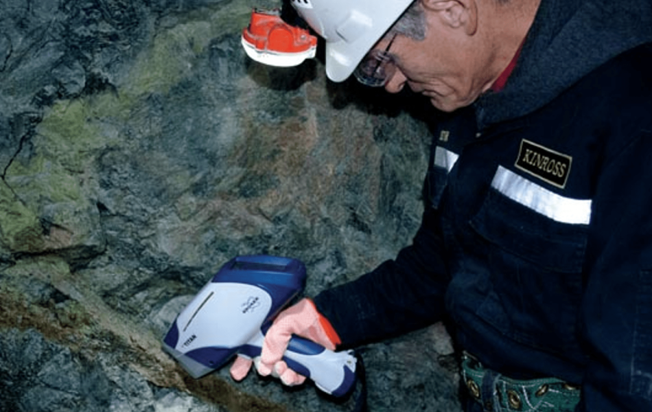 Thi&ecirc;́t bị quang ph&ocirc;̉ XRF c&acirc;̀m tay đa dụng