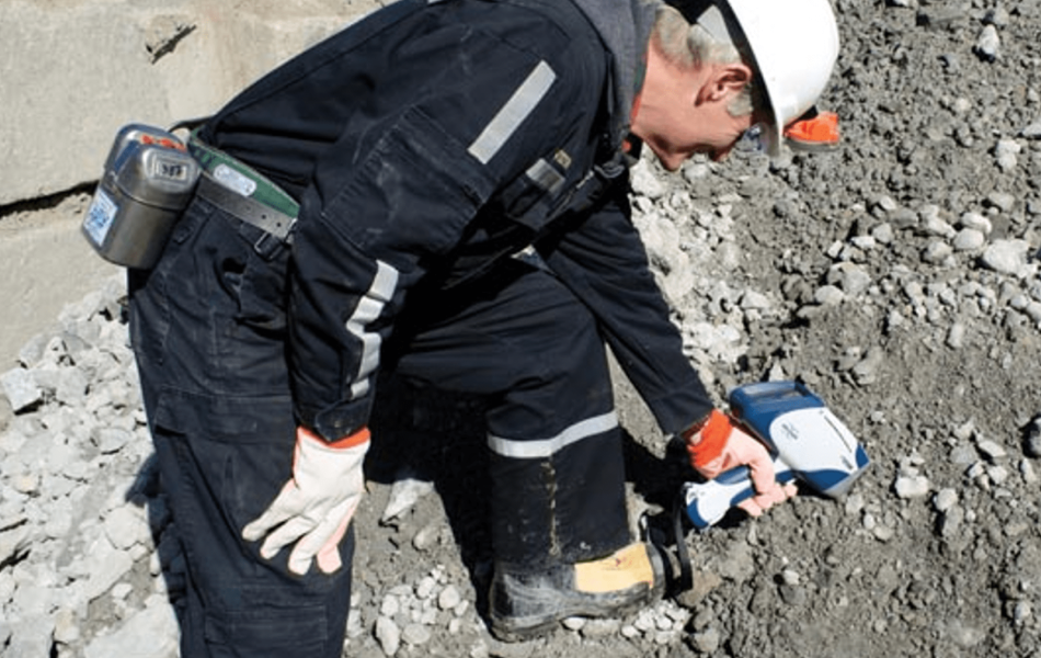 Thi&ecirc;́t bị quang ph&ocirc;̉ XRF c&acirc;̀m tay đa dụng