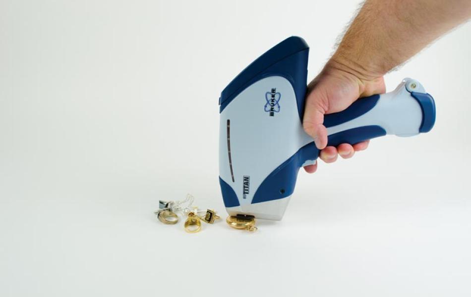 Thi&ecirc;́t bị quang ph&ocirc;̉ XRF c&acirc;̀m tay đa dụng