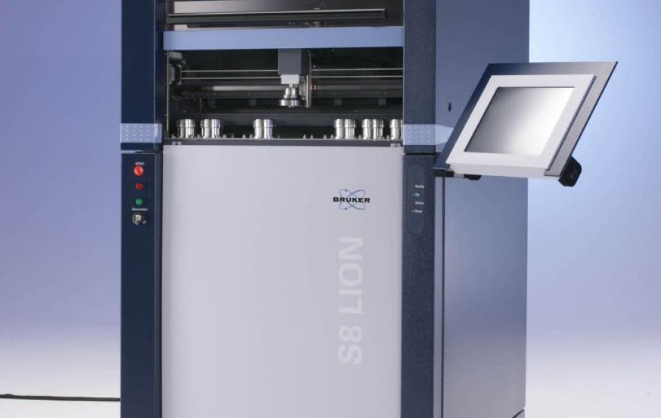 H&ecirc;̣ th&ocirc;́ng quang ph&ocirc;̉ XRF tán xạ bước sóng cao c&acirc;́p